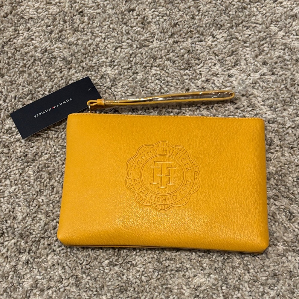 NWT Tommy Hilfiger Wristlet